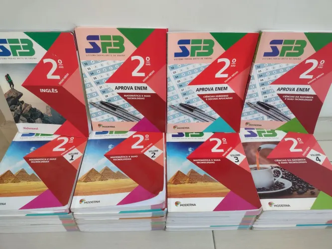 Livros do 2° Ano do Ensino Médio - Sistema Farias Brito de Ensino