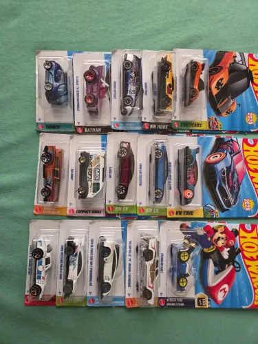 Carrinhos hot wheels, qualquer unidade 22,00