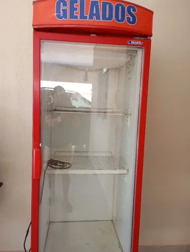 Freezer vertical de  bebidas 
