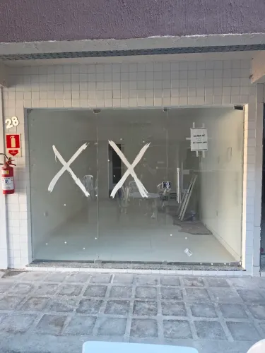 Aluga-se loja no shopping de Areias