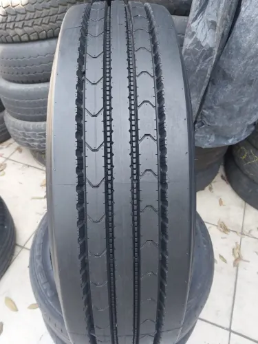 3 Pneus 215/75 R17.5 Radial Steel - Ótimo estado - R$ 1.000