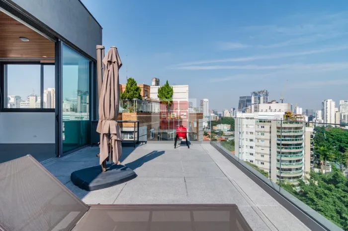 Cobertura à venda em São Paulo-SP, Vila Madalena, 2 quartos, 1 suíte, 247,76m², 2 vagas de