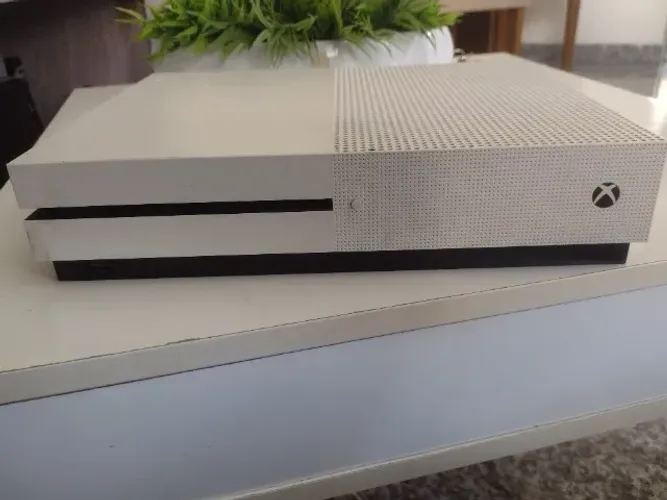 XBOX ONE S COM DEFEITO