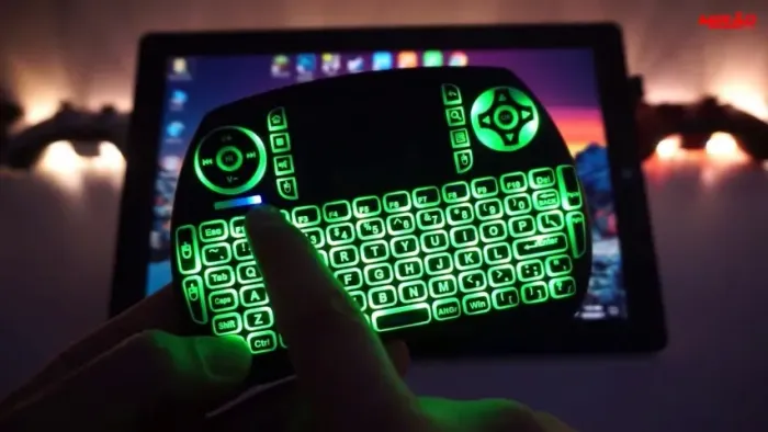 Mini Teclado Com Mouse Touchpad Sem Fio e Luminoso