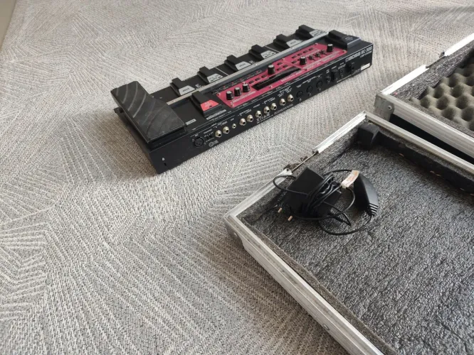 Pedaleira de guitarra Boss looper station RC 300 a mais completa da categoria ( semi nova)