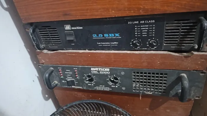 Amplificadores crossover e mesa de som
