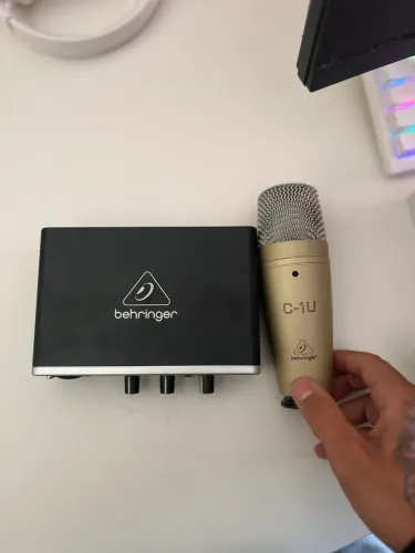 Kit microfone + interface de audio behringer