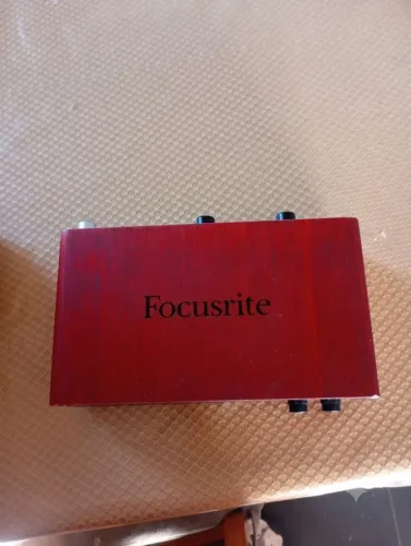 Interface de áudio Focusrite 212