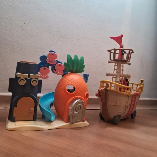 CASA BOB SPONJA & LULA MOLUSCO JUNTO BARCO PIRATA