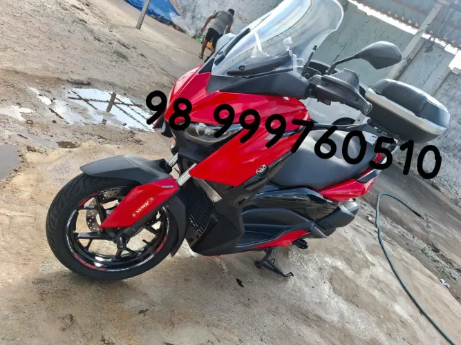 Xmax 250 cc com apenas 2.750 km rodados apenas R$ 27.000