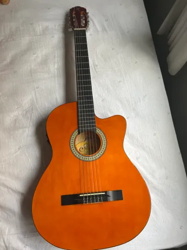 Violão semi novo 1 mês de uso