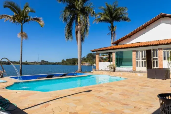 Casa com piscina a beira da Represa de Camargos - 18 pessoas 