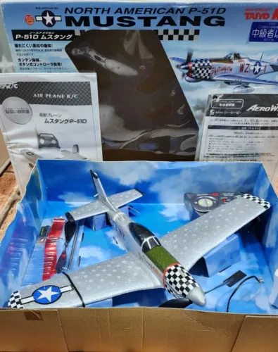 TAIYO Aeromodelo RC Elétrico Mustang P-51D - Avião de Controle Remoto - Novo