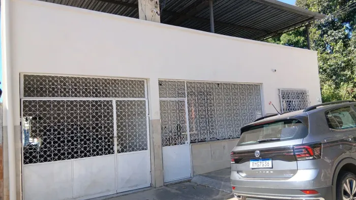 Venda Casa Principal + 2 Kitnets + Terreno em Benfica.