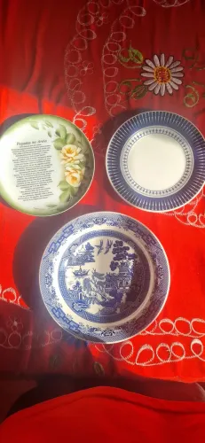 Pratos de porcelana antigos 