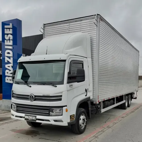 Vw 13.180 6x2 ano 2025 com apenas 85.000km