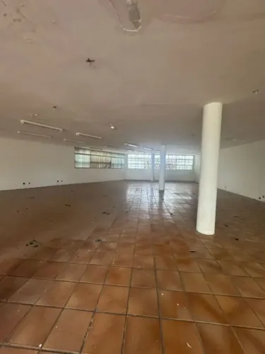 Valor de Super OPORTUNIDADE! Predio Comercial 904m2 para ALUGUEL ou VENDA - Bairro de Vara