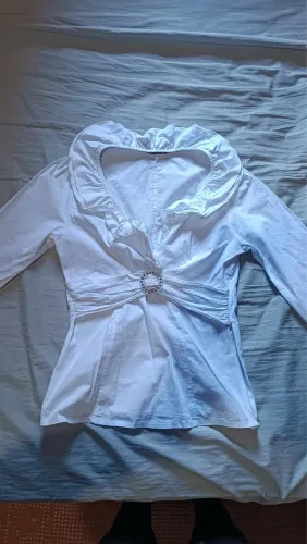 Brechó Y2K - Blusa manga longa branca decotada