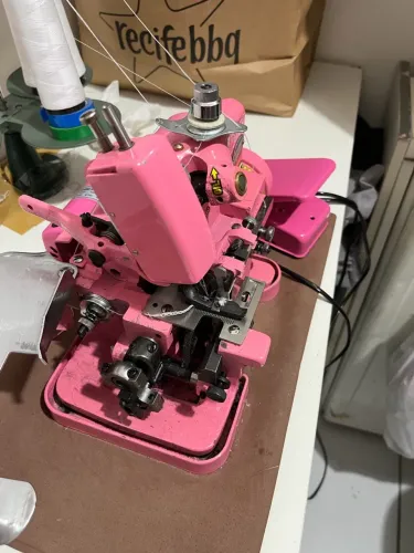 Máquina Overloque Westpress GN1-6D Rosa Semi-Industrial - R$ 600,00