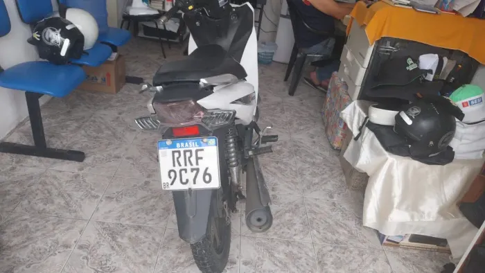 Avelloz 2024 branca único dono com 6580km
