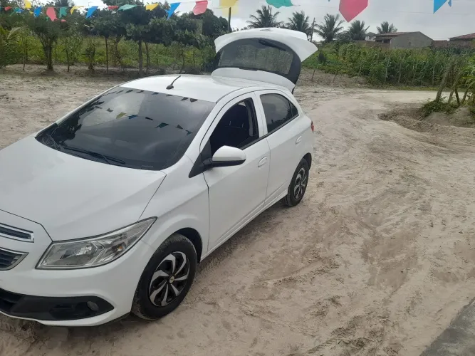 Chevrolet Onix Hatch LT 1.0 8V Flex Power Mec. 4P 2014