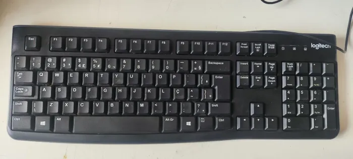 Teclado Logitech Usado (Ótimo Estado)
