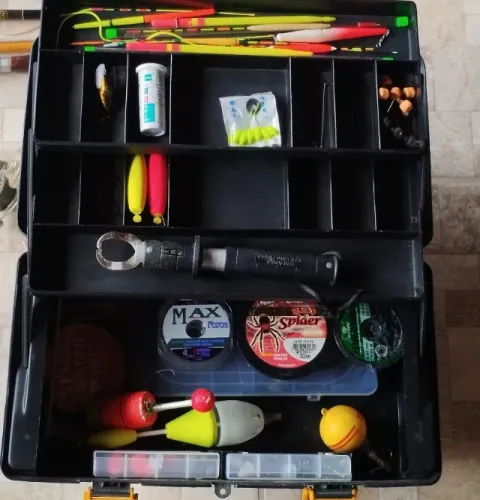 Kit de pesca - tralha de pesca, carretilha e molinetes