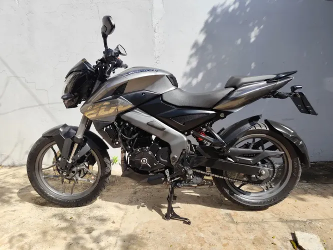 Dominar 200