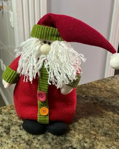 Enfeite Natal Papai Noel pelúcia gorro longo - 27 cm