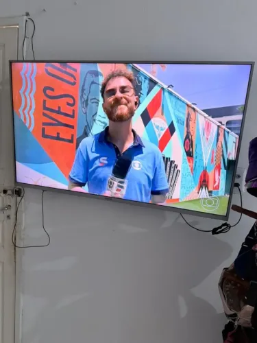 Smart TV Semp 49" (Com Defeito na Imagem)