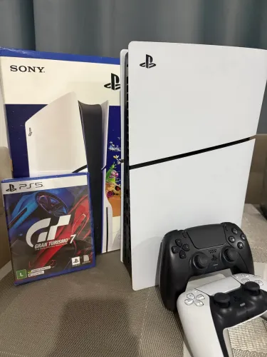 PlayStation 5 Slim 1TB Mídia Física + 2 Controles + Gran Turismo 7