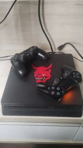 Ps4 slim + controles