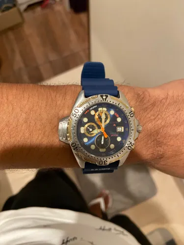 relógio citizen 3740 fundo azul