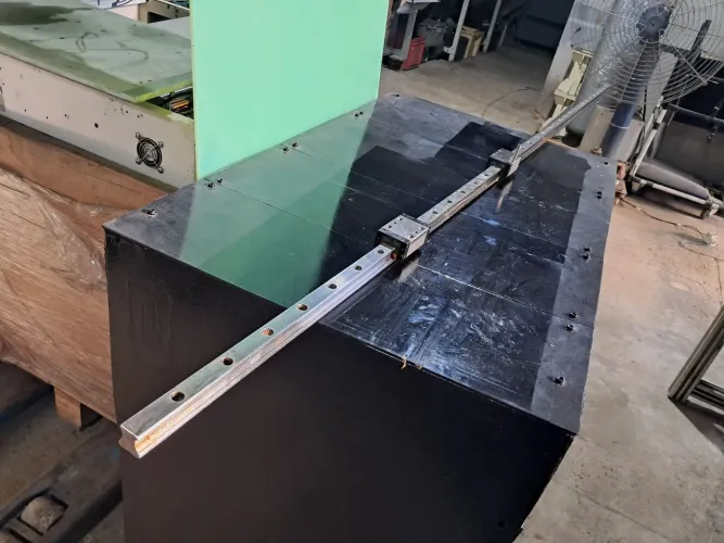 Guia linear 25x2200mm com 2 patins 25mm