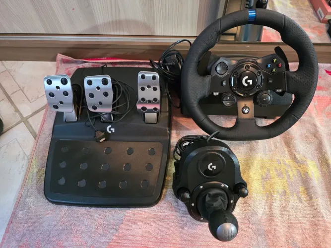 Volante Logitech G923 (Xbox) + shifter
