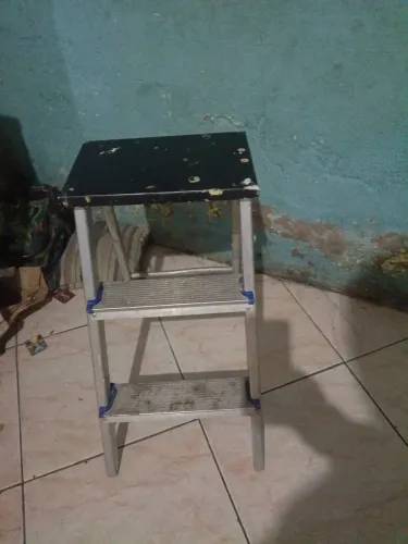 Escada ? de três degraus alumínio