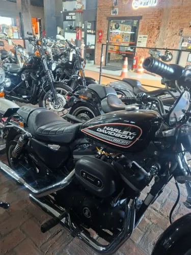 HARLEY DAVIDSON XL 883R