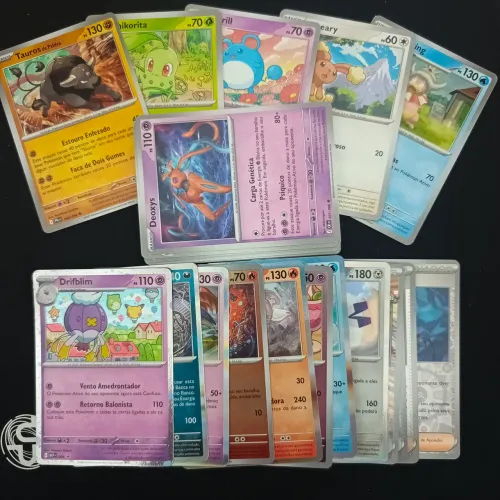 Lote com 30 cartas Pokémon TCG com 8 brilhantes LT10