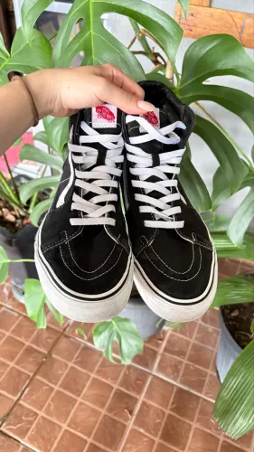 Vans Sk8-Hi pouquíssimo usado, sem detalhes.