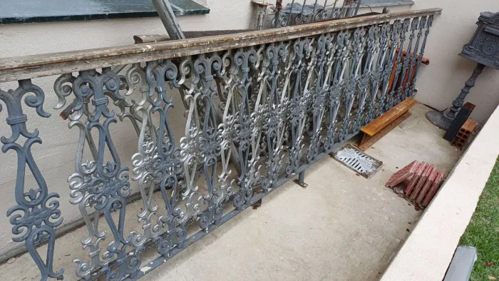 Para corpo corrimão metal trabalhado e madeira 