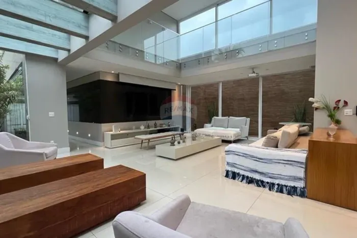 Casa com piscina para comprar no Jardim Guaiuba