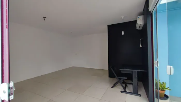 Kitnet 60 M2 em Coqueiros na via Gastronômica com praia reservada (garagem opcional)