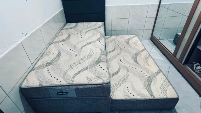 Cama de solteiro com auxiliar 