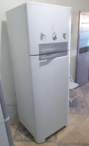 Geladeira Electrolux Celebrate Frost Free 430L