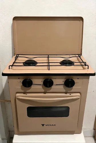 Fogão pequeno, conservado com forno