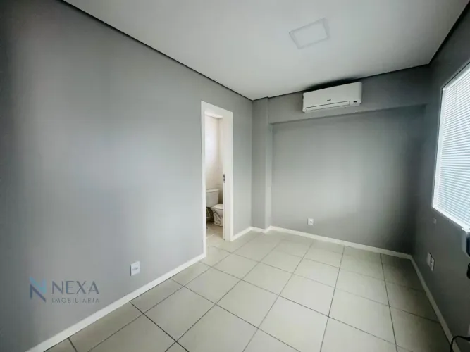 Sala Comercial à Venda no Centro de Florianópolis - 56m²