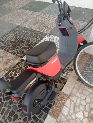 Bicicleta elétrica nova com 2 meses de uso,autonomia de 50km de bateria,,
