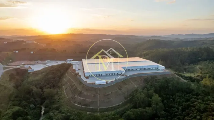 Galpão de 9461,92m2 em São Roque/SP para locação.
