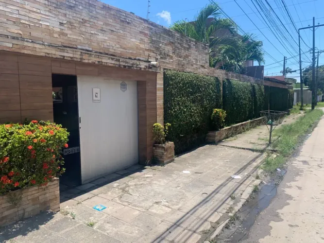 Casa duplex 410 m2, com energia solar sala para 2 ambientes 4 qts, 3 banheiros, piscina e