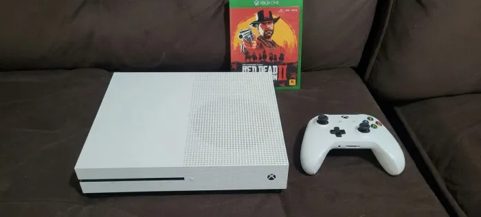 XBOX ONE S 1TB + 1 CONTROLE ORIGINAL + 2 JOGOS